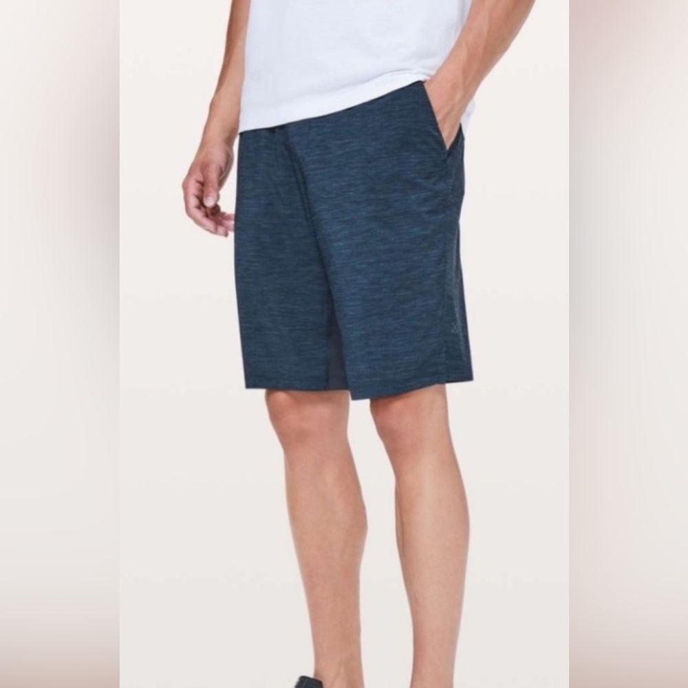 Lululemon Men’s The 9” Linerless Short Size M with Liner